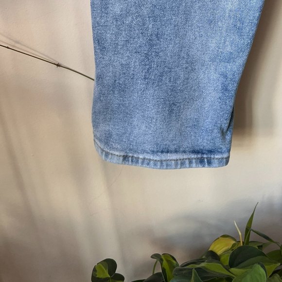 Gently Worn Almost Famous Crave Fame Juniors' Paperbag-Waist Skinny Jeans - Picture 14 of 14